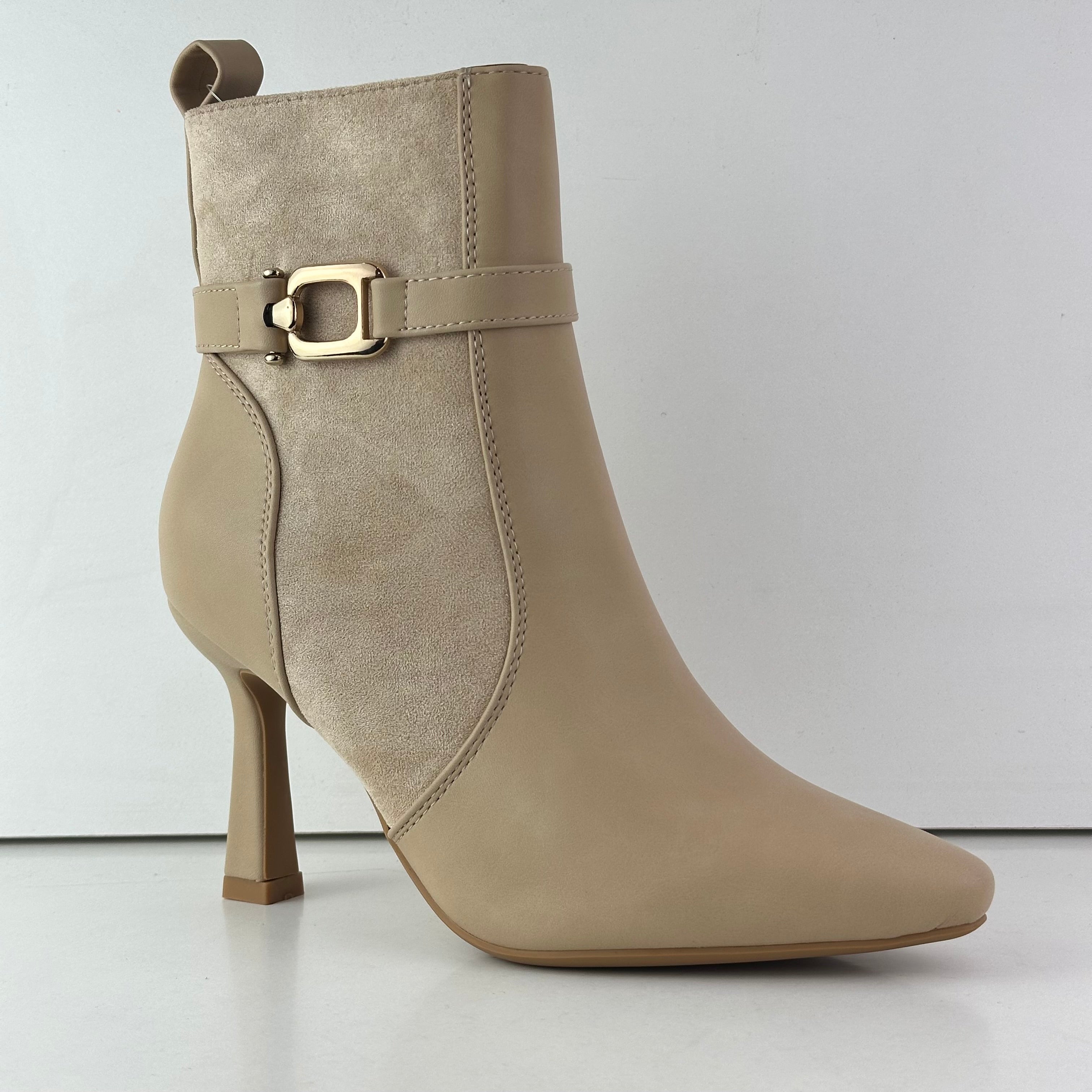 Bottes talons, aiguilles